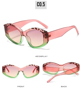 Drei Ansichten der Katzenaugen-Sonnenbrille mit Leo-Print und pink-grünem Farbverlauf