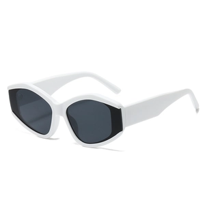 Retro Hip-Hop Cat-Eye-Sonnenbrille mit dicken weißen geometrischen Rahmen und Gläsern