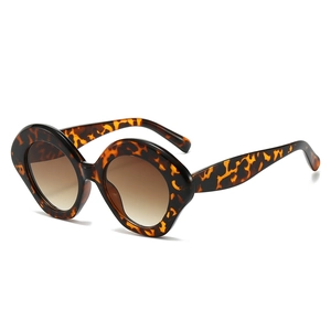 Chic oval leopard tortoiseshell sunglasses with brown gradient lenses for women