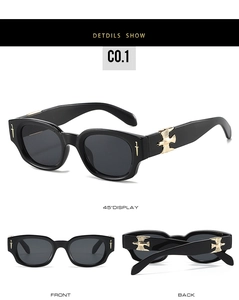 Détail de lunettes de soleil carrées avec aigle doré et épée sur les branches noires