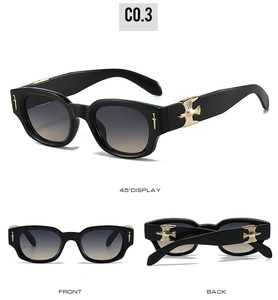 Vues détaillées de lunettes de soleil carrées avec accents d'aigle et motifs d'épée en métal