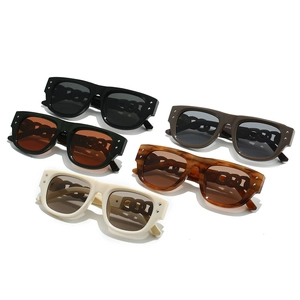 Fashionable oversized square sunglasses with metal chain temples in five colors