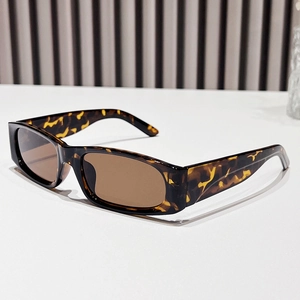 Lunettes de soleil rétro rectangulaires écaille pour femme avec verres bruns mode