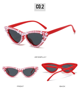 Vues multiples de lunettes de soleil œil de chat rouges avec des perles sur la monture
