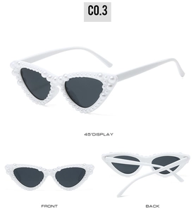 Vue en trois angles des lunettes de soleil œil-de-chat blanches ornées de fausses perles