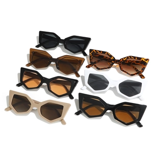 Lunettes de soleil œil de chat géométriques tendance en plusieurs couleurs avec monture chic