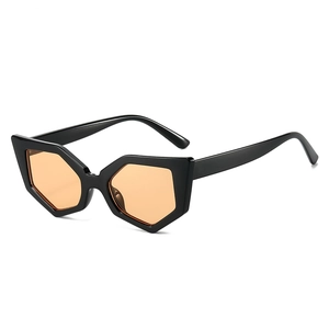 Lunettes de soleil œil de chat géométriques avec monture noire et verres oranges