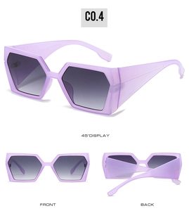 Vues détaillées sous plusieurs angles de lunettes de soleil carrées violettes à dégradé