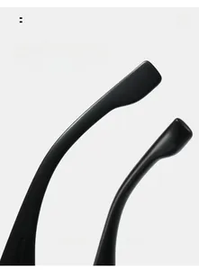 Détail des branches de lunettes noires incurvées pour un port confortable et ajusté