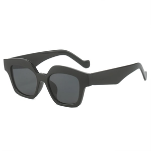 Fashion Square Sunglasses Retro Thick PC Frame UV400 Protection Geometric Stylish Eyewear For Men Women