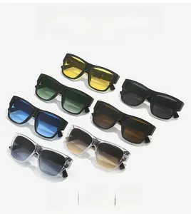 Présentation matricielle de lunettes de soleil carrées oversize en sept teintes de verres