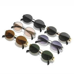 Fashionable oval sunglasses with various colorful lenses and metal hinges for men and women