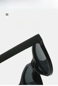 Detail of high-elasticity temple hinges on black round retro sunglasses for men