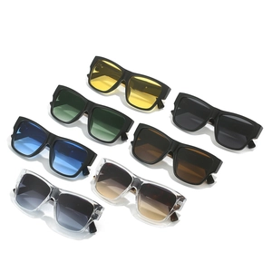 Collection de lunettes de soleil rectangulaires avec verres dégradés et détails en métal