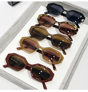 Collection de lunettes de soleil hexagonales en noir, écaille et ambre vintage