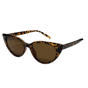 Fashionable oversized cat-eye sunglasses with tortoiseshell frames and dark brown lenses