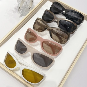 Collezione di occhiali da sole ovali retrò con montature spesse in vari colori moda