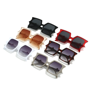 Fashionable oversized rectangular sunglasses with star-point corners in six color variants