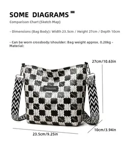 Détails du cabas à damier avec dimensions et large bandoulière en tissu à motifs