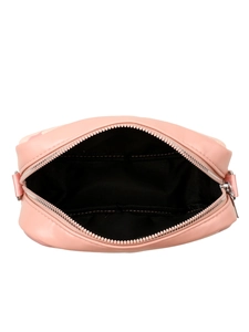 Vue de dessus du sac en cuir PU rose montrant l'intérieur noir spacieux et la fermeture éclair