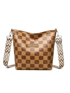 Détail du sac cabas à damier marron avec logo Perfect Lily et sangle tissée