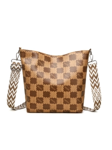 Détail du cabas à damier avec motif floral marron et bandoulière tissée amovible élégante