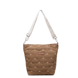 Sac fourre-tout matelassé marron avec broderie nœud blanc et bandoulière tissée
