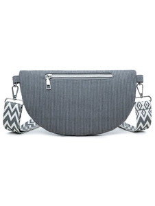 Détail du sac bandoulière en velours côtelé gris avec large sangle à motifs géométriques