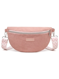 Détail du sac lune en velours côtelé rose avec tissu texturé et bandoulière zigzag