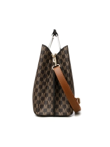Vue latérale du grand sac cabas marron avec motif M et bandoulière en cuir souple
