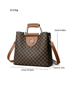 Détails du sac à main vintage avec monogramme et dimensions 27cm x 13cm x 23cm