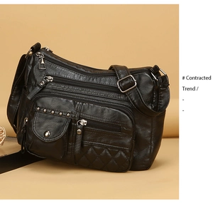 Détail du sac bandoulière noir avec poches matelassées et finitions métalliques