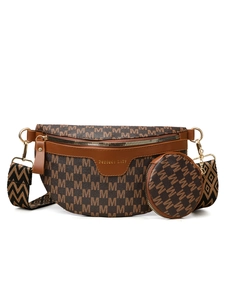 Détail du sac de poitrine marron avec jacquard à motif M et porte-monnaie rond