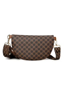 Détail du sac selle rétro avec monogramme M et large bandoulière en jacquard tissé