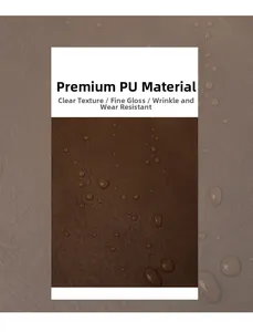 Gros plan sur la texture du cuir PU marron avec surface imperméable et gouttes d'eau