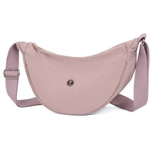 Borsa a tracolla a mezzaluna in nylon rosa con tracolla regolabile e fibbia silver