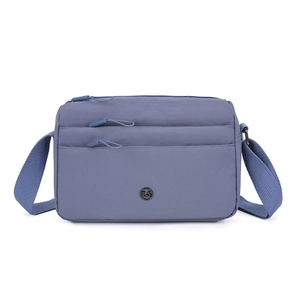 Minimalistische nebelyblaue Umhängetasche aus Nylon mit Reißverschlüssen und Gurt