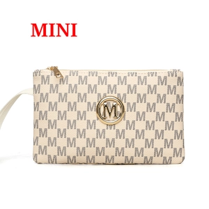 Mini pochette crème avec imprimé monogramme M gris, logo doré et dragonne blanche