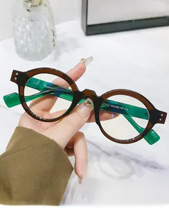 Detailed view of tortoise shell frames and green temples with model SZ2003 specs