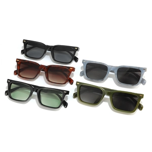 Classic retro square sunglasses in five colors including tortoiseshell and black frames