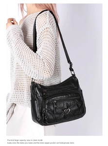 Détail du sac bandoulière en cuir PU souple noir avec fermetures éclair multiples et boucle cœur