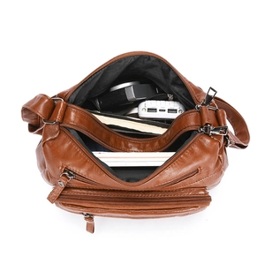 Sac à bandoulière en cuir souple marron avec plusieurs compartiments zippés spacieux
