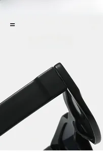 Détail de la charnière des lunettes de soleil noires avec matériau léger et élastique