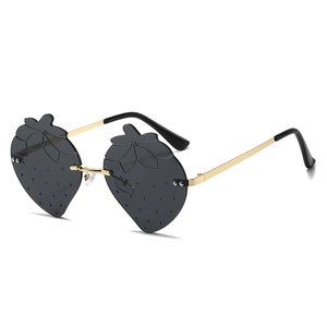 Erdbeer-Sonnenbrille Randlos Fruchtform PC-Gläser Metallgestell UV-Schutz Party Festival Neuheit Brille Damen Herren