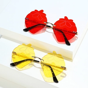 Rahmenlose Erdbeere-Sonnenbrille mit roten und gelben Gläsern für Partys und Modetrends