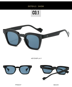 Vue détaillée de lunettes de soleil carrées avec rivets argentés et verres bleu clair