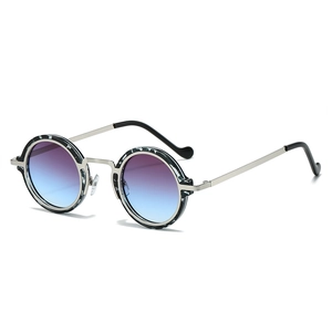 Lunettes de soleil punk vintage avec monture ronde argentée et verres dégradés bleus