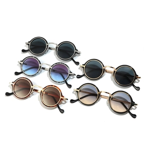 Lunettes de soleil rondes rétro punk avec monture en métal et divers coloris tendance