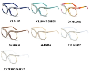 Presentazione di sette montature per occhiali cat-eye con strass in vari colori vivaci