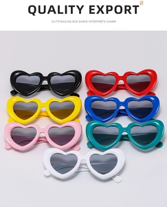 Lot de lunettes de soleil en forme de cœur avec montures brillantes et verres protecteurs